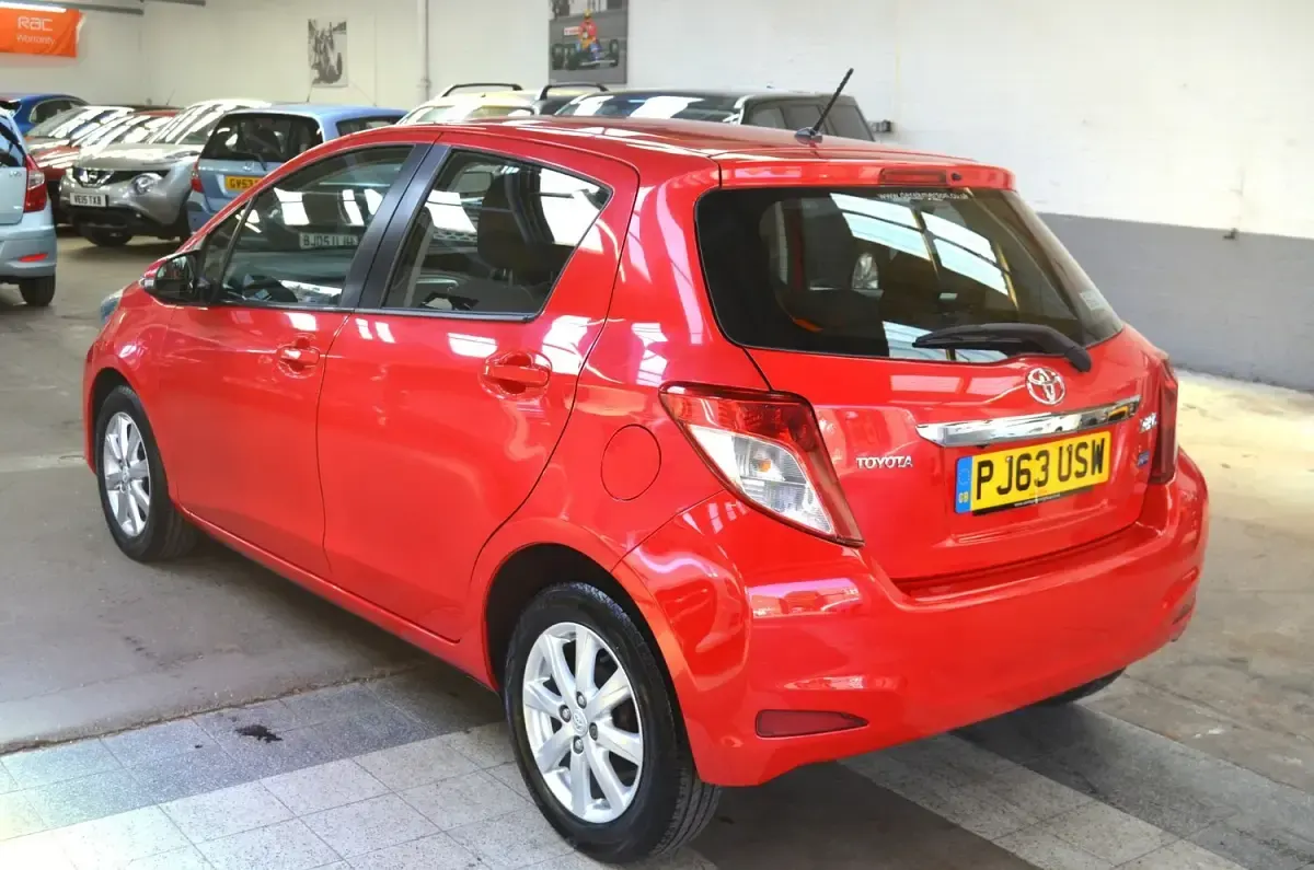 Used Toyota Yaris 2013 Red Hatchback