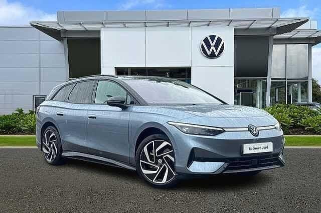 Stonewashed blue Used 2024 VW ID.7 Pro Sedan | £36,950 (Expensive) - Image 1/4