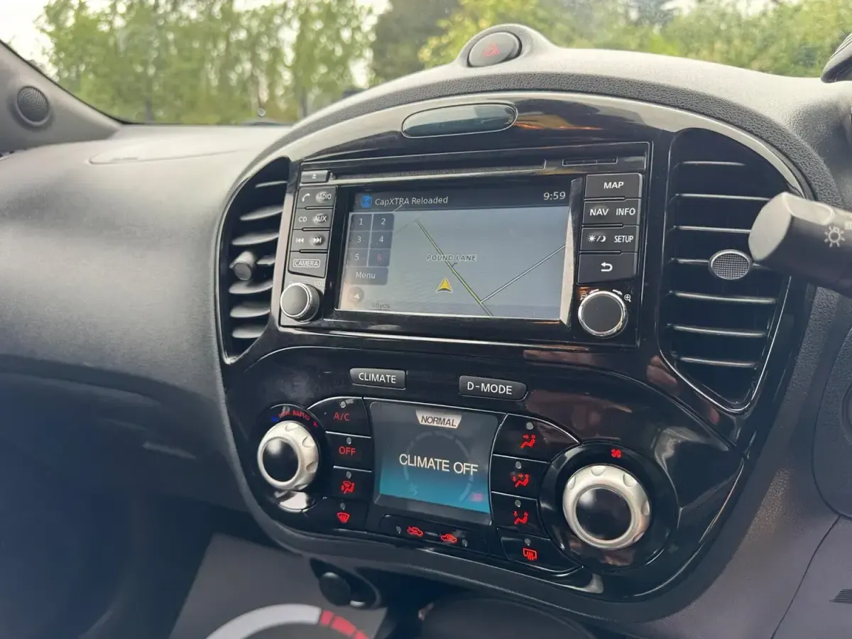 Used Nissan Juke N-Connecta 110 HP (80 kW) 2017 Silver SUV