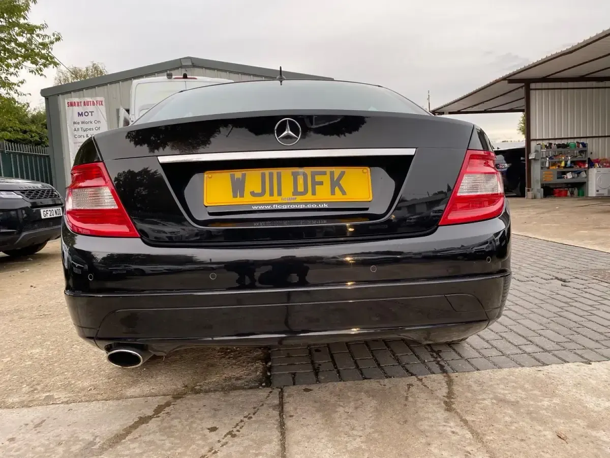 Begagnad Mercedes C180 Executive 156 HK (114 kW) 2011 Svart Sedan