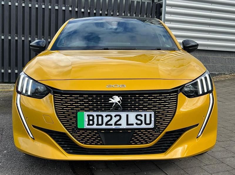 Used Peugeot e-208 GT 98 kW (134 HP) 2022 Yellow Hatchback