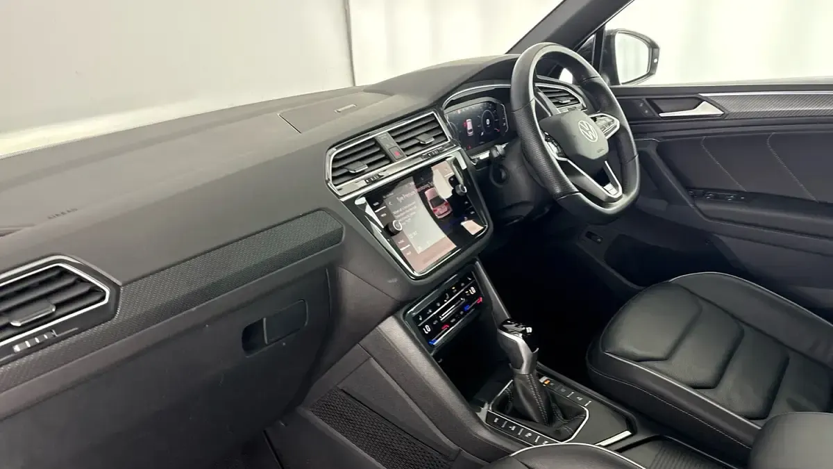 Used VW Tiguan R-line 245 HP (180 kW) 2023 Black SUV