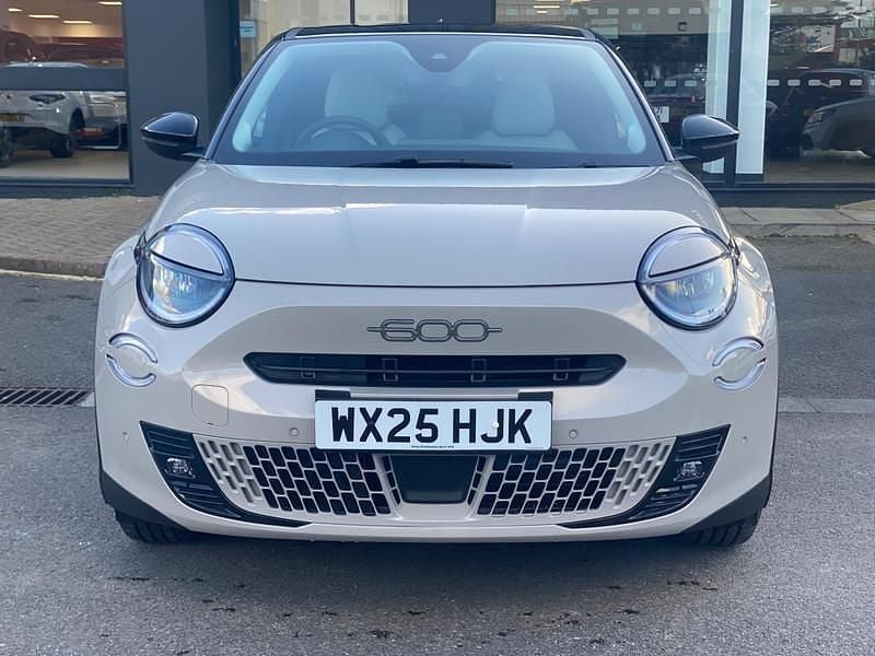 Used Fiat 600E La Prima 114 kW (156 HP) 2025 Sand/black roof SUV