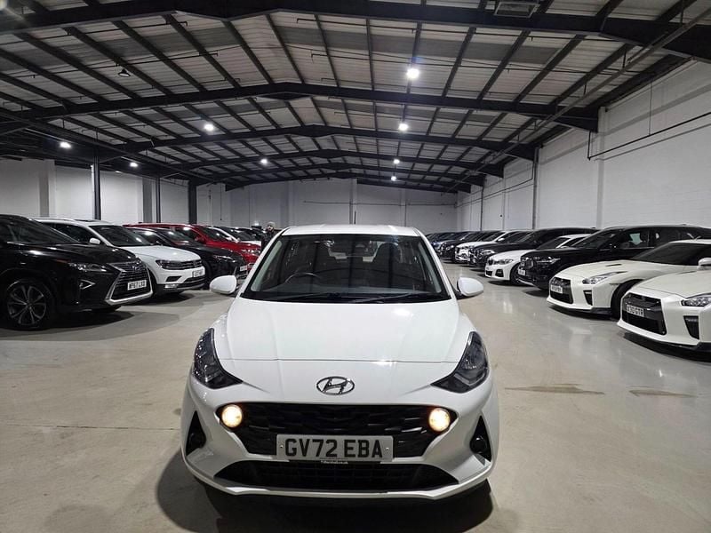 Used Hyundai i10 SE 67 HP (49 kW) 2022 White Hatchback