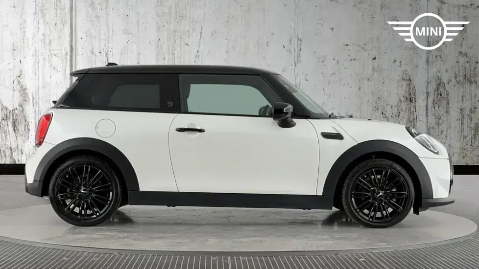 Used Mini Cooper Exclusive 134 HP (98 kW) 2023 White Hatchback