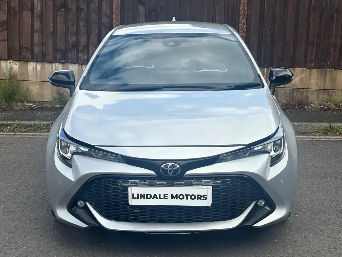 Usado Toyota Corolla Sport 122 HP (89 kW) 2022 Prateado Citadino