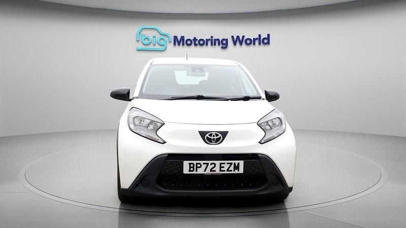Used Toyota Aygo X PURE 72 HP (52 kW) 2023 White SUV