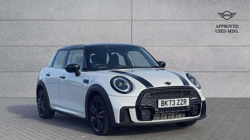 White Used 2023 Mini Cooper Hatch Hatchback | £24,004 (A bit pricey) - Image 1/4