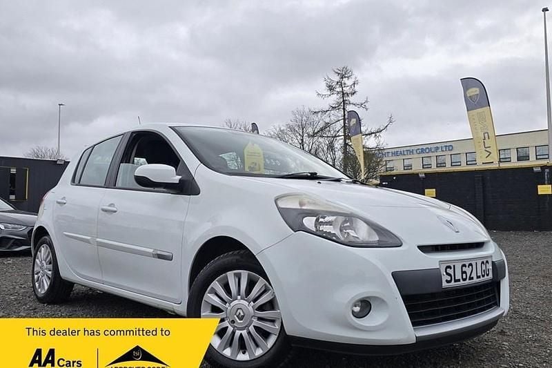 Used Renault Clio IV Expression+ 74 HP (54 kW) 2012 White Hatchback