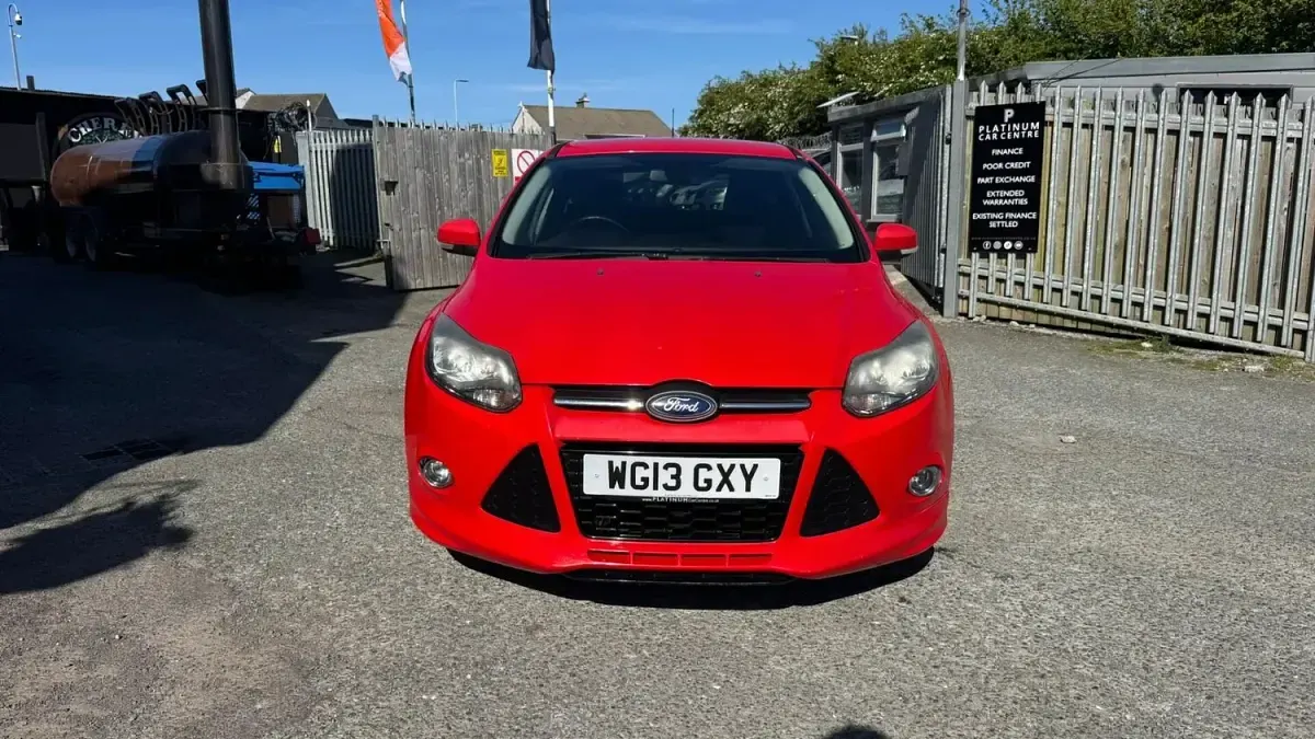 Used Ford Focus Zetec 115 HP (84 kW) 2013 Red Hatchback
