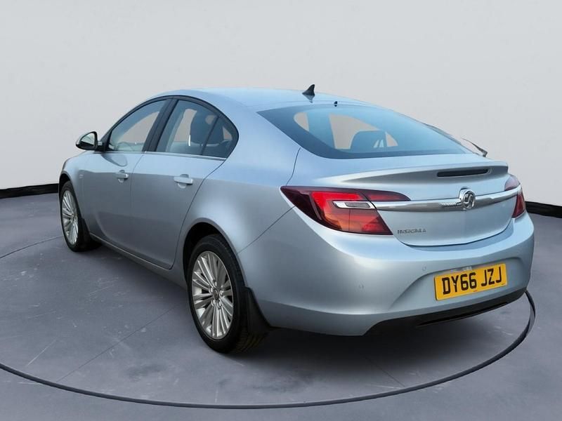 Used Vauxhall Insignia Design Edition 140 HP (102 kW) 2016 Silver Hatchback