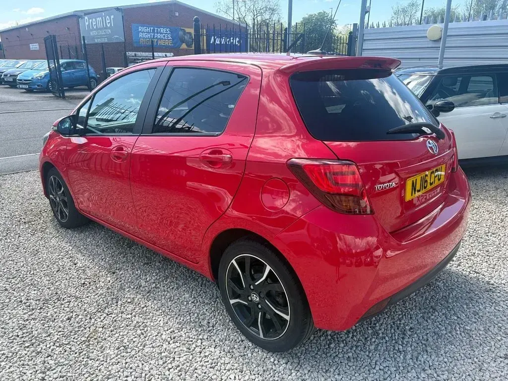 Used Toyota Yaris Sport 99 HP (72 kW) 2016 Red Hatchback