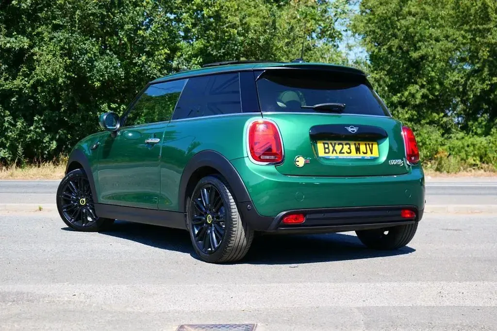 Used Mini Cooper SE Hatch 135 kW (184 HP) 2023 Green Hatchback