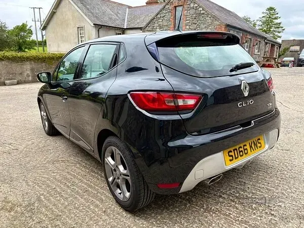 Used Renault Clio Dynamique 90 HP (66 kW) 2016 Black Hatchback
