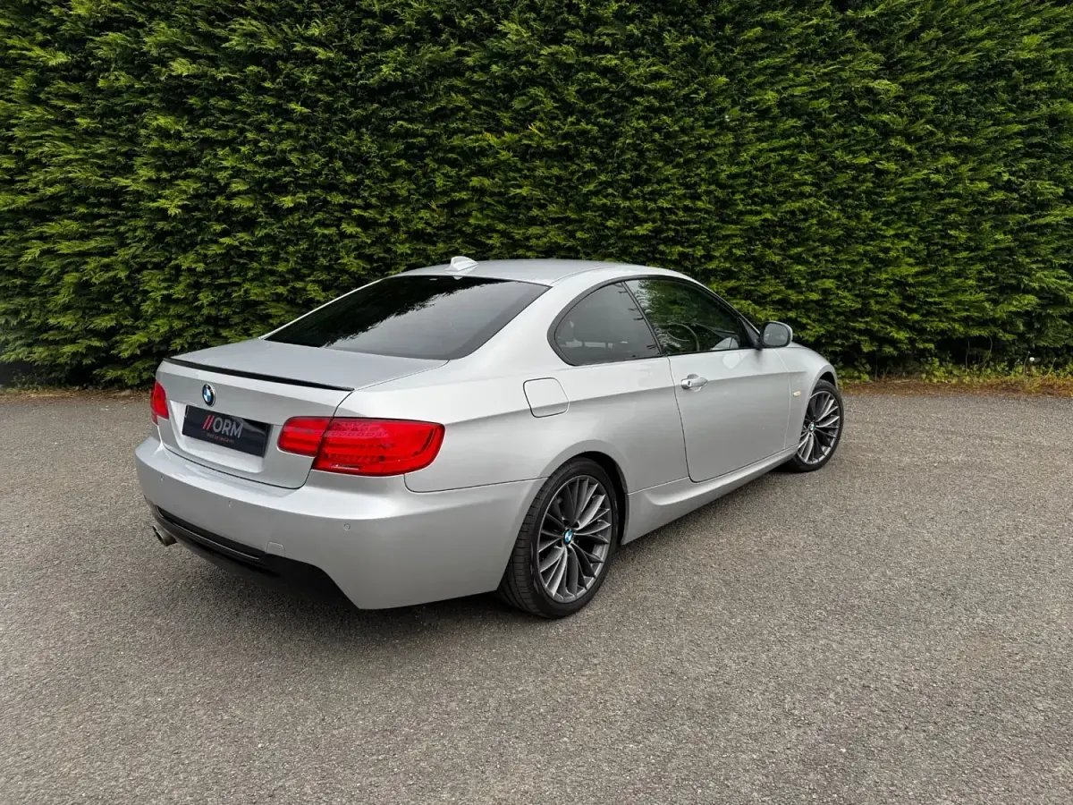 Begagnad BMW 325 2010 Silver Sportkupé