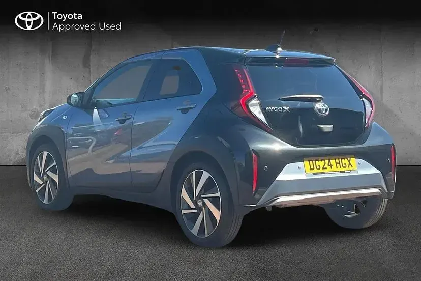 Used Toyota Aygo X 71 HP (52 kW) 2024 Persian salt with black SUV