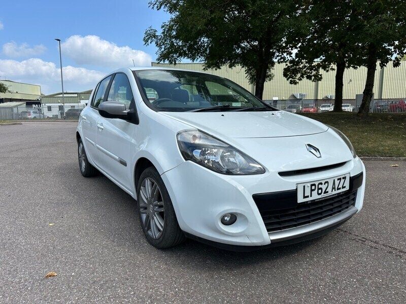 White Used 2012 Renault Clio IV Dynamique Hatchback | £2,995 (Fair price) - Image 1/4