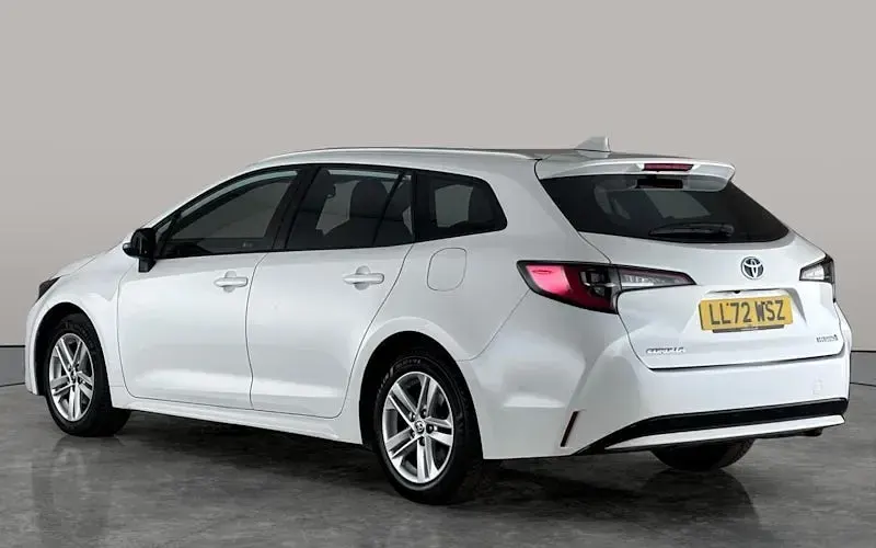 Used Toyota Corolla 122 HP (89 kW) 2023 White Estate
