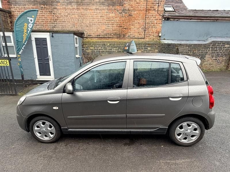 Used Kia Picanto 64 HP (47 kW) 2010 Silver Hatchback