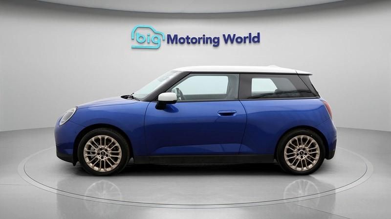 Usado Mini Cooper SE Exclusive 2024 Azul Utilitario