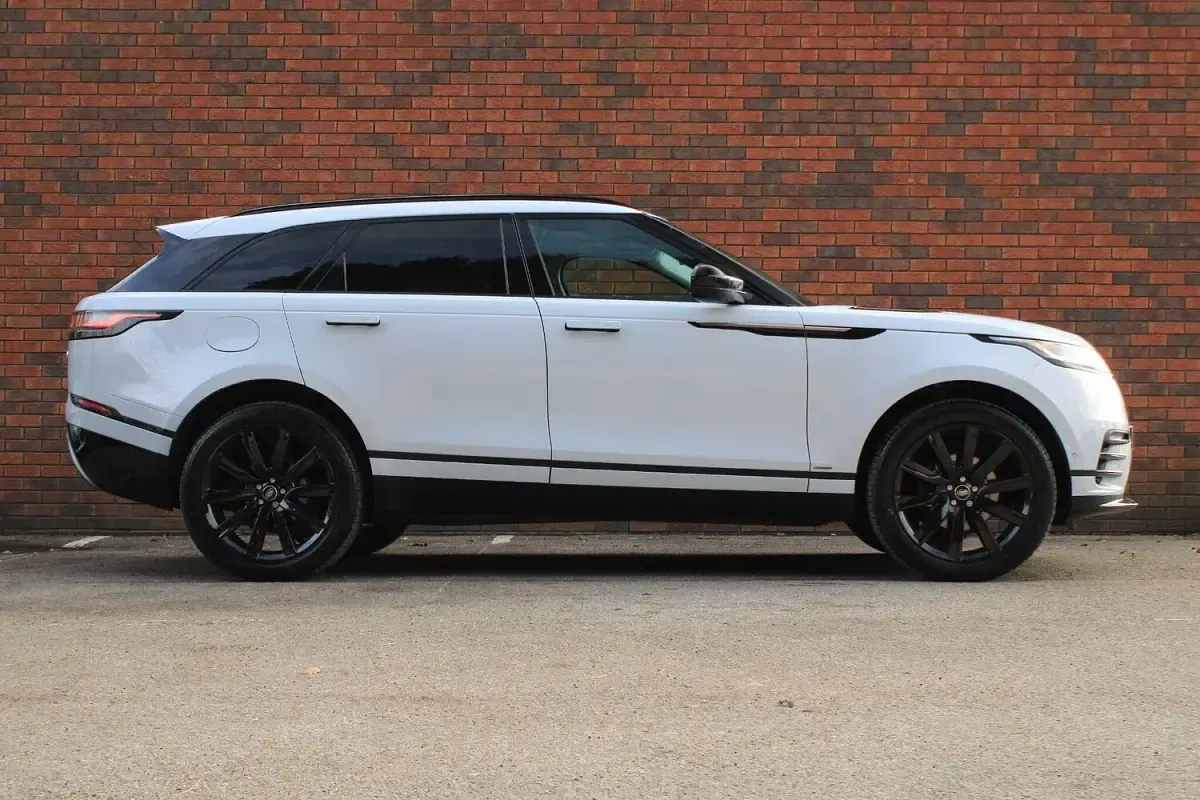 Used Land Rover Range Rover Velar HSE Dynamic 245 HP (180 kW) 2017 White SUV