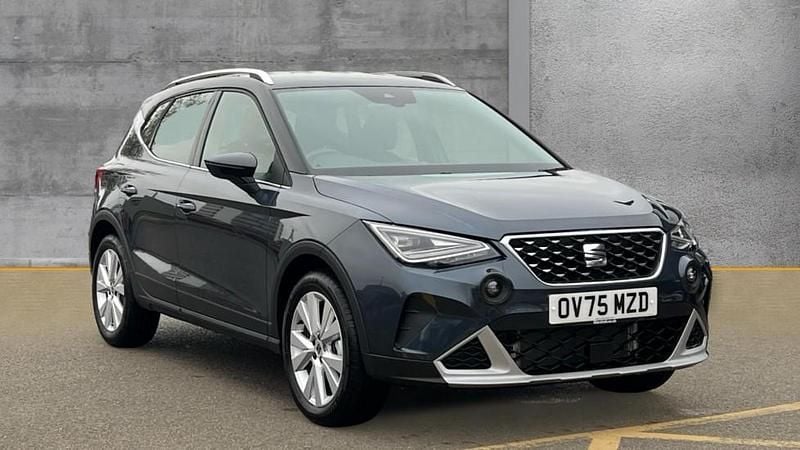 Metallic magnetic tech grey with black roof New 2025 Seat Arona Xperience SUV | £20,490 (Fair price) - Image 1/4