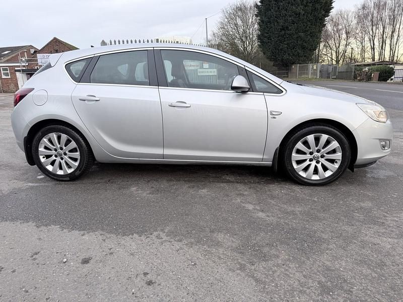 Used Vauxhall Astra Elite 2010 Silver Hatchback