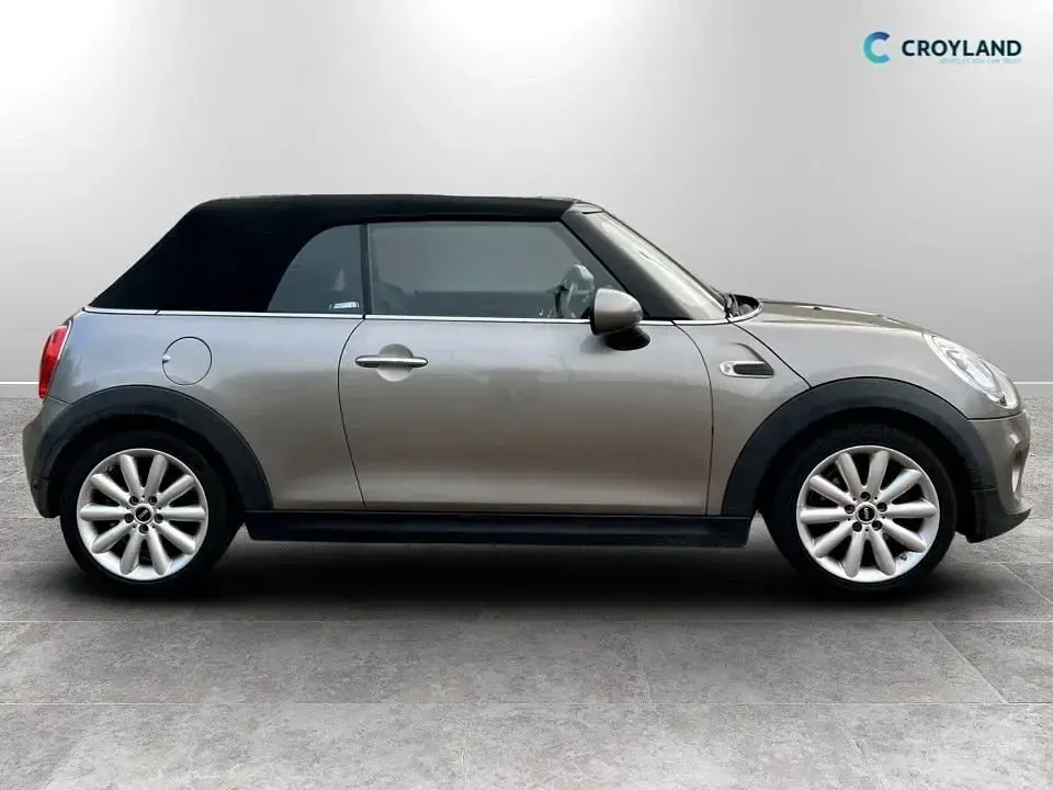 Usado Mini Cooper Cabriolet 136 HP (100 kW) 2016 Prateado Cabrios
