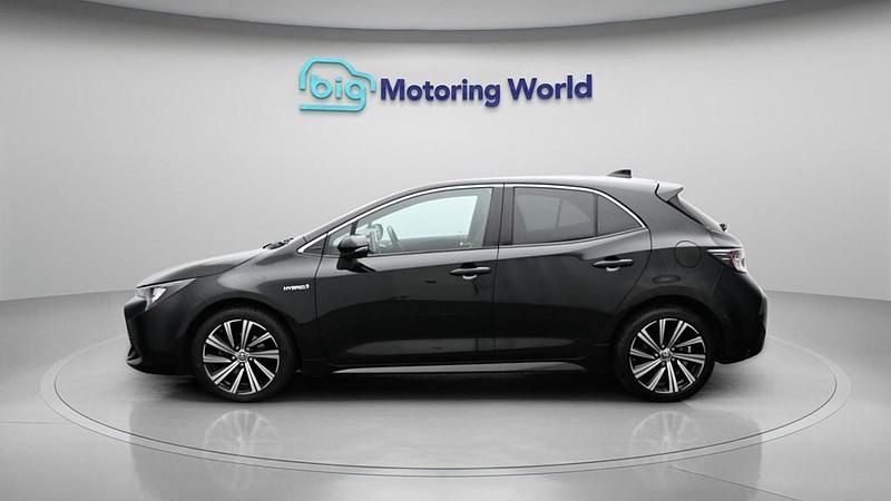 Used Toyota Corolla Design 122 HP (89 kW) 2021 Black Hatchback