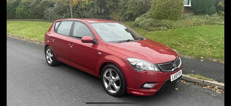 Red Used 2010 Kia Ceed Hatchback | £3,495 (Super price) - Image 1/4