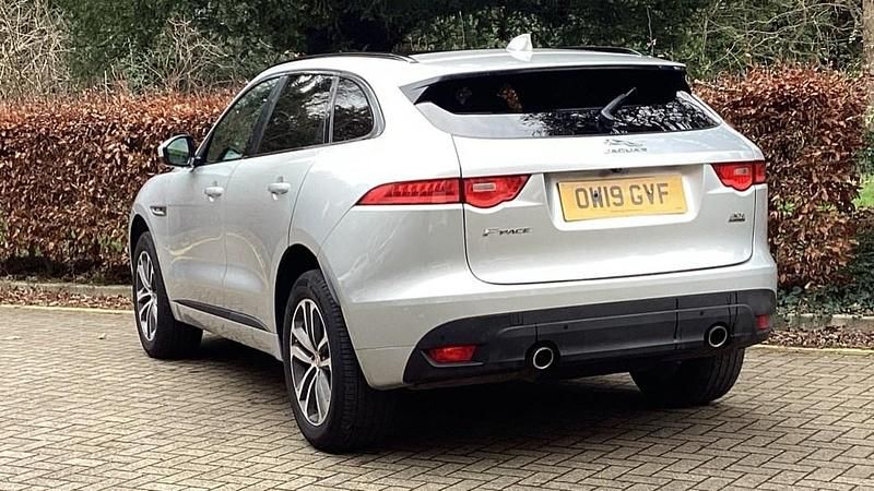 Second-hand Jaguar F-Pace R-Sport 300 CP (220 kW) 2019 Argintiu SUV