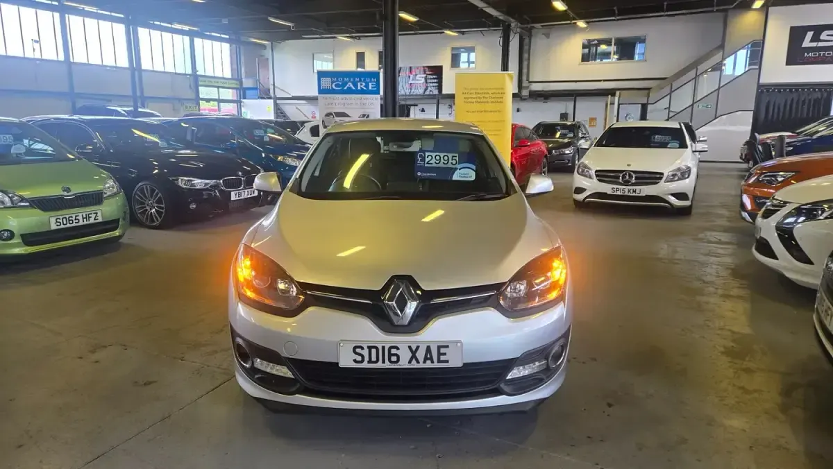 Used Renault Mégane Dynamique 110 HP (80 kW) 2016 Silver Hatchback