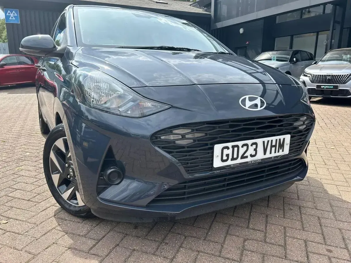 Used Hyundai i10 Advanced 83 HP (61 kW) 2023 Grey Hatchback