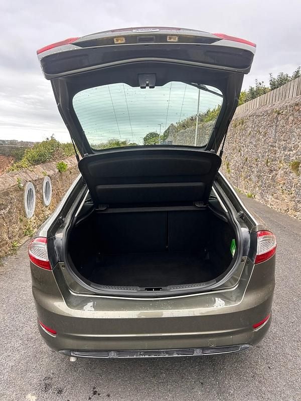 Used Ford Mondeo Zetec 2011 Green Hatchback