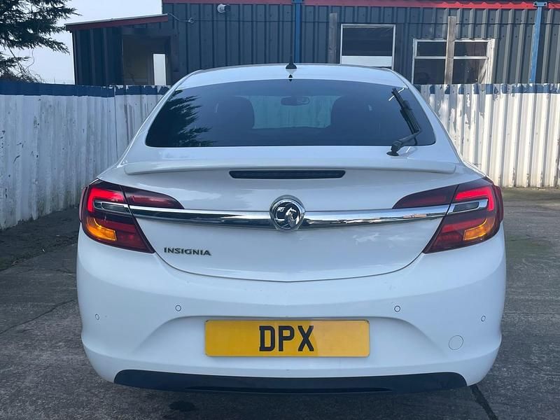 Second-hand Vauxhall Insignia SRi 140 CP (102 kW) 2016 Alb Hatchback