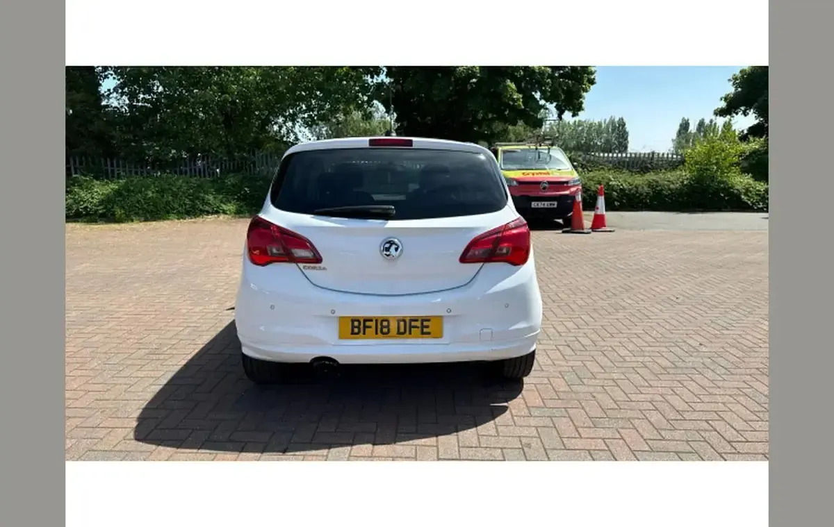 Used Vauxhall Corsa Edition 90 HP (66 kW) 2018 White Hatchback