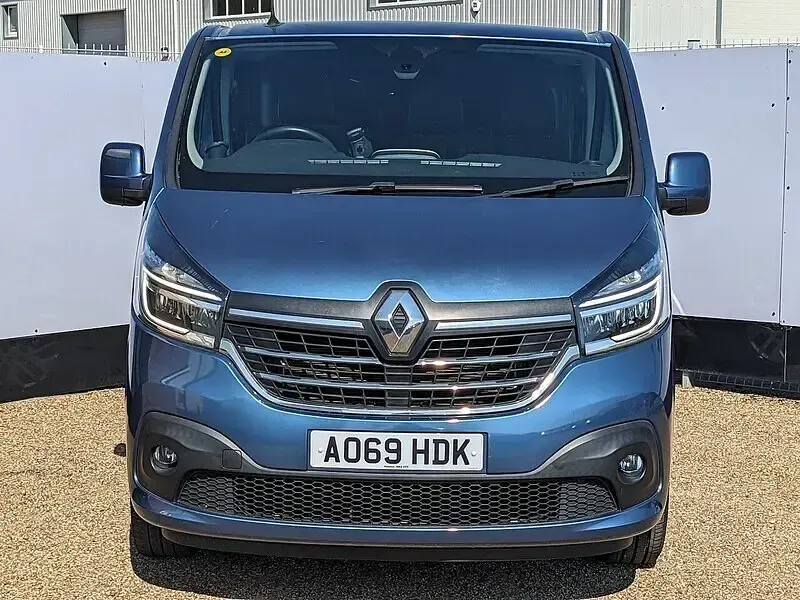Used Renault Trafic 2019 Blue MPV