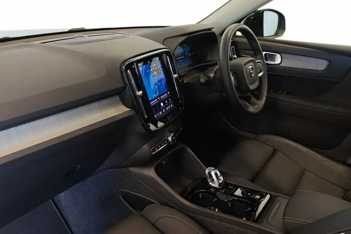 Used Volvo XC40 Ultra 163 HP (119 kW) 2025 Green SUV