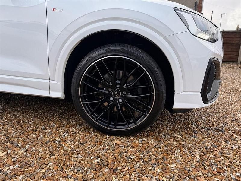 Used Audi Q2 Black Edition 110 HP (80 kW) 2022 White SUV