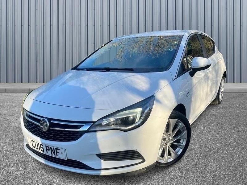 Used Vauxhall Astra Design Edition 2016 White Hatchback