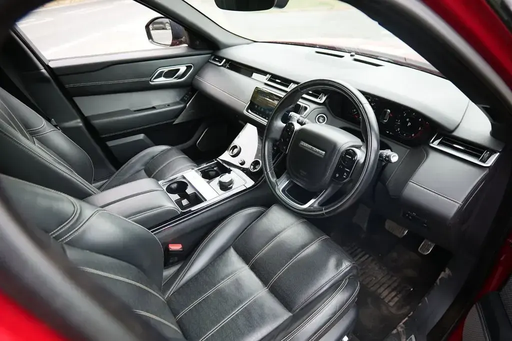Used Land Rover Range Rover Velar HSE Dynamic 240 HP (176 kW) 2019 Red SUV