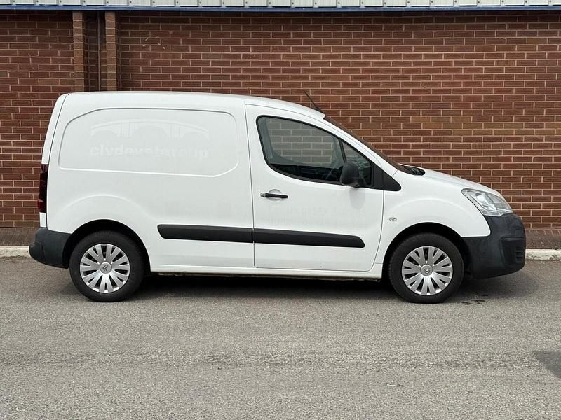 Used Citroën Berlingo 75 HP (55 kW) 2016 White MPV