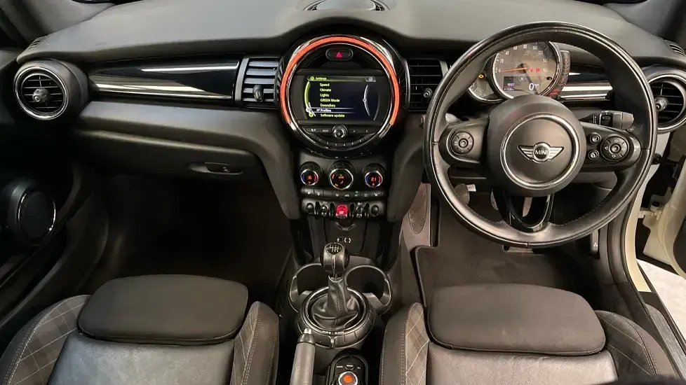 Używany Mini Cooper 134 KM (98 kW) 2017 Biały Hatchback
