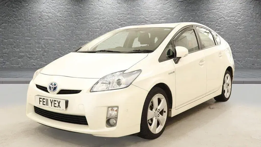 Used Toyota Prius 2011 White Hatchback