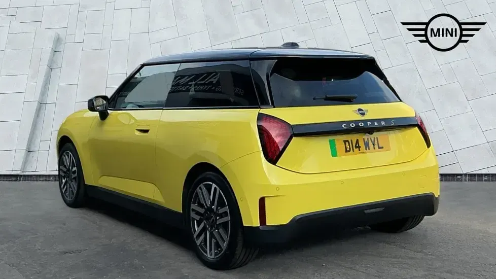Used Mini Cooper SE Hatch 158 kW (215 HP) 2024 Yellow Hatchback