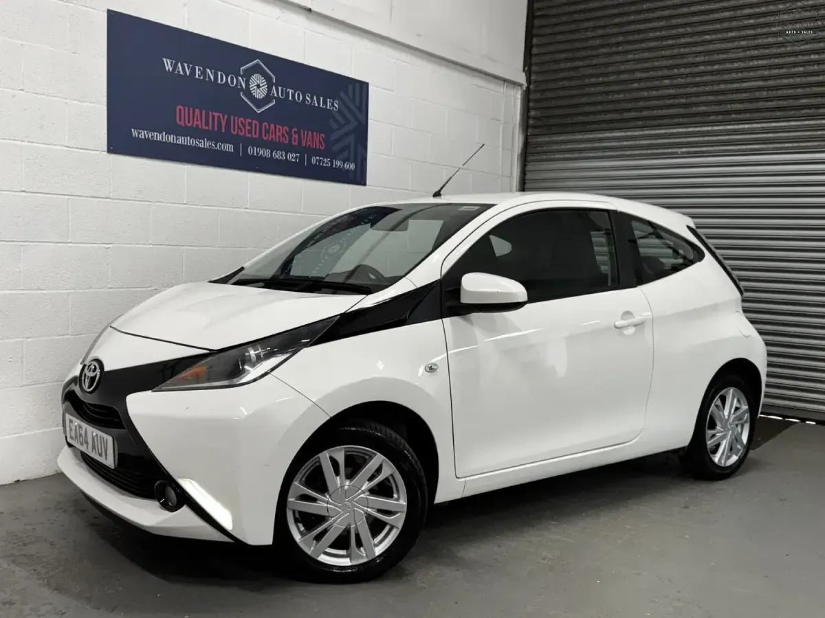 Used Toyota Aygo x-press 68 HP (50 kW) 2014 White Hatchback