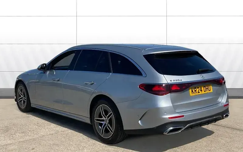 Usado Mercedes E220 AMG line 197 CV (144 kW) 2025 Familiar