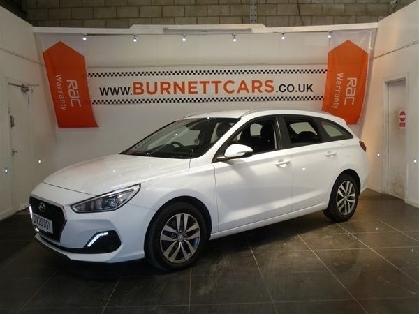 White Used 2020 Hyundai i30 SE Estate | £6,689 (Fair price) - Image 1/1