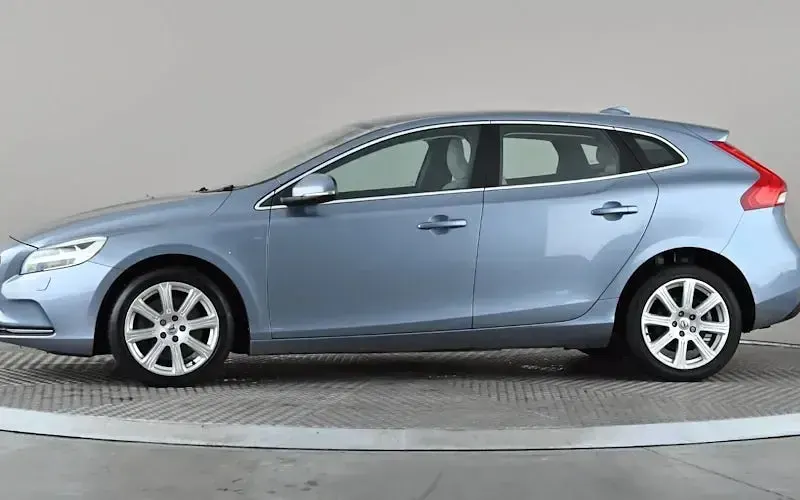 Used Volvo V40 Inscription 122 HP (89 kW) 2019 Hatchback