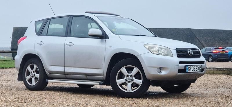 Silver Used 2006 Toyota RAV4 Estate | £2,450 (Good price) - Image 1/4
